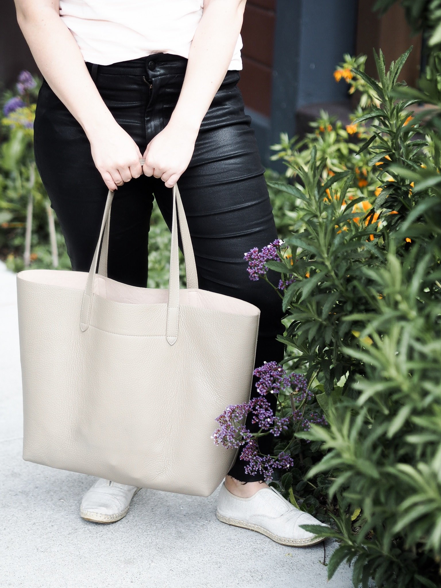 cuyana-structured-tote