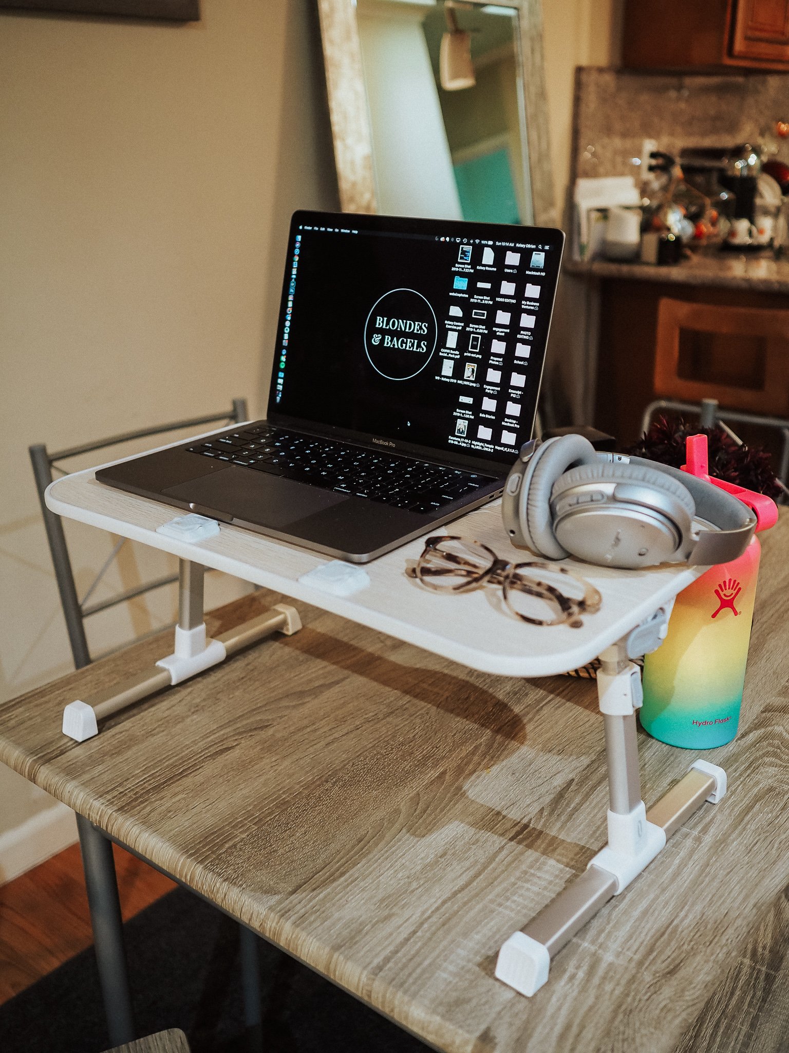Lifestyle blogger Kelsey from Blondes and Bagels outlines the benefits of using a laptop stand.