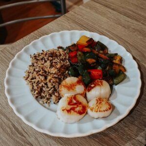 This easy scallops recipe will be your new go to dinner dish. Pan seared scallops are healthy, quick, and easy to make!