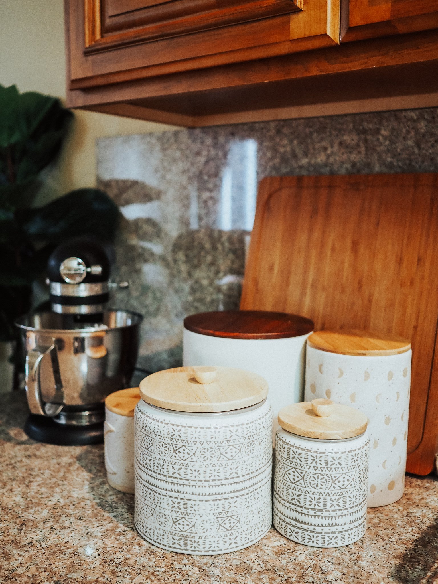 Lifestyle blogger Kelsey from Blondes & Bagels talks about easy ways to organize your kitchen. Read more for kitchen organization tips and tricks!