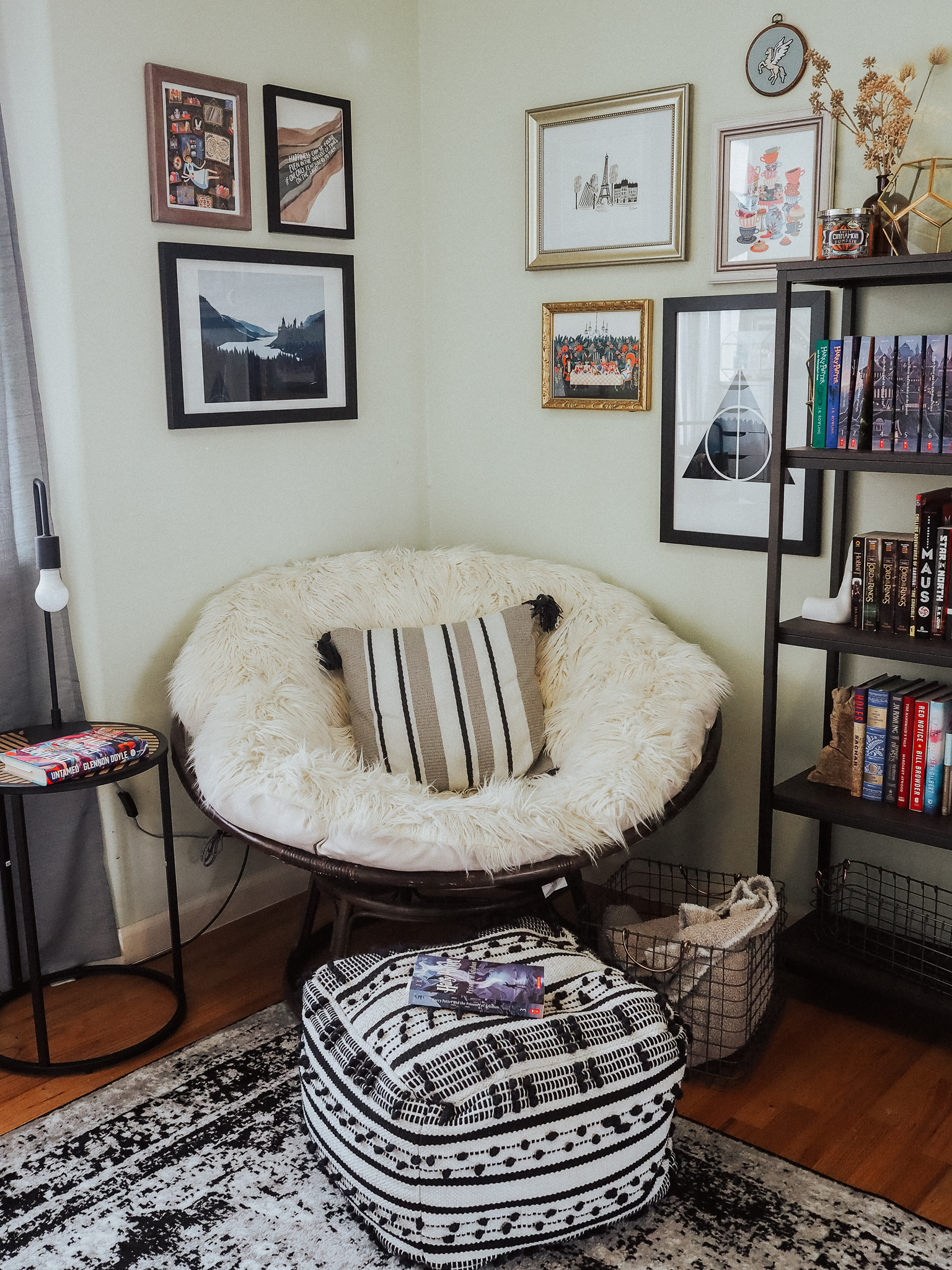 Kelsey from Blondes & Bagels shares her cozy reading corner in this han...