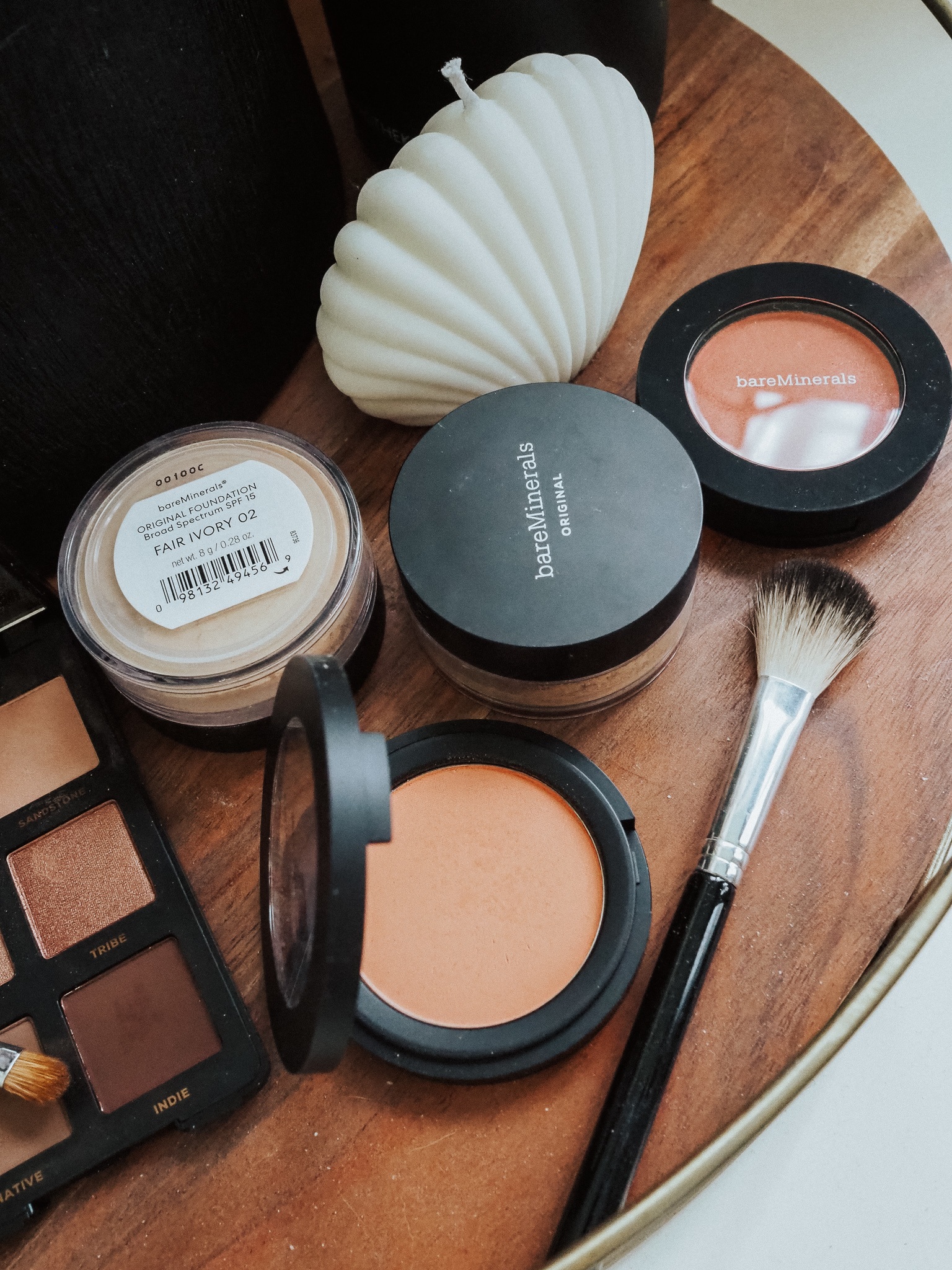 Kelsey from Blondes and Bagels reviews the best mineral makeup products and explains why mineral makeup is better for your skin.