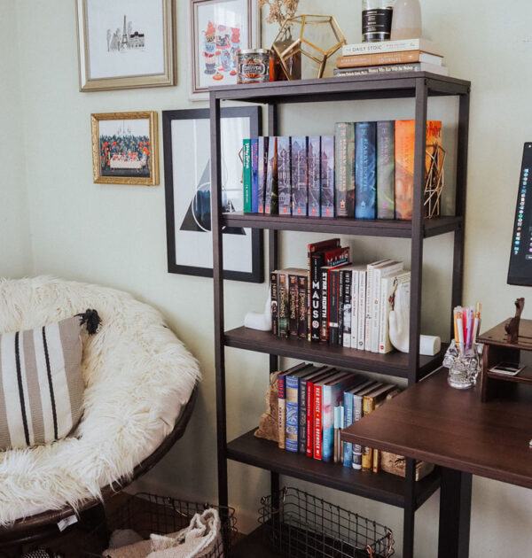 Looking for reading nook inspiration? Look no further. Kelsey from Blondes & Bagels shares her cozy reading corner in this handy how to blog post.