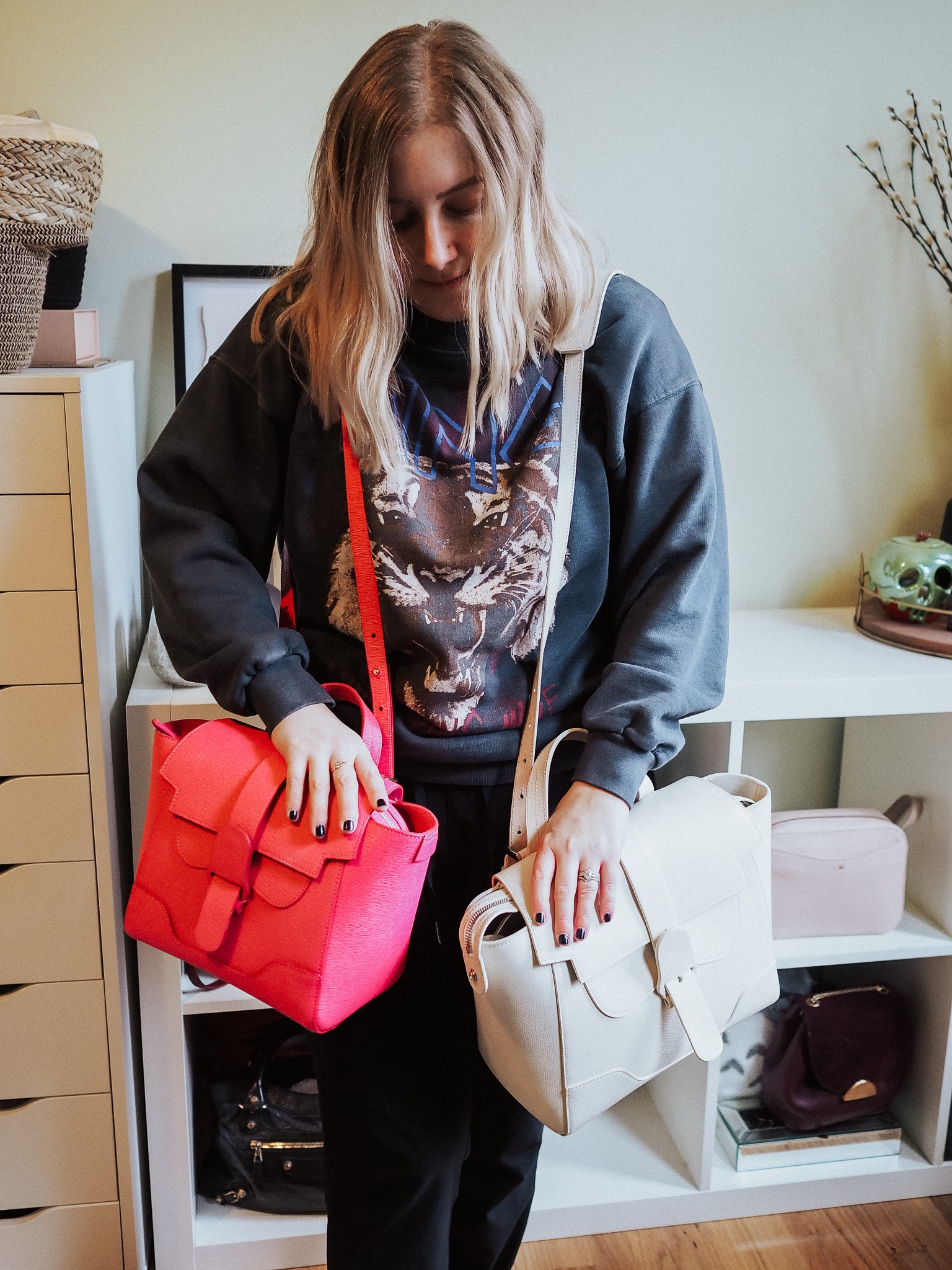 Find out if the Senreve Maestra bag is worth the price in this thorough Senreve review by Kelsey of Blondes and Bagels!