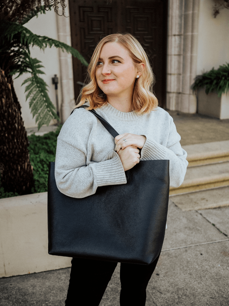 Cuyana SMALL Structured Leather Tote Review - by Kelsey Boyanzhu